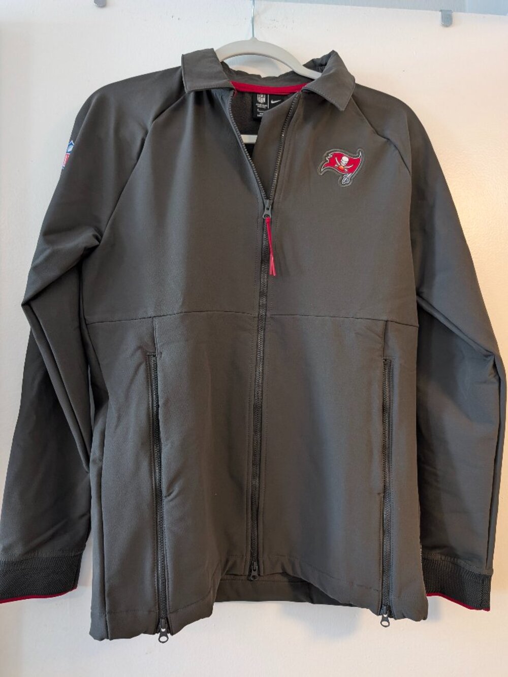 Nike NWT Bucs onfield zip up jacket. Size S.